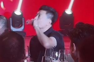 九游娱乐-久违了~前主帅李春江现身广厦首冠庆功宴 端起酒杯直接一口闷